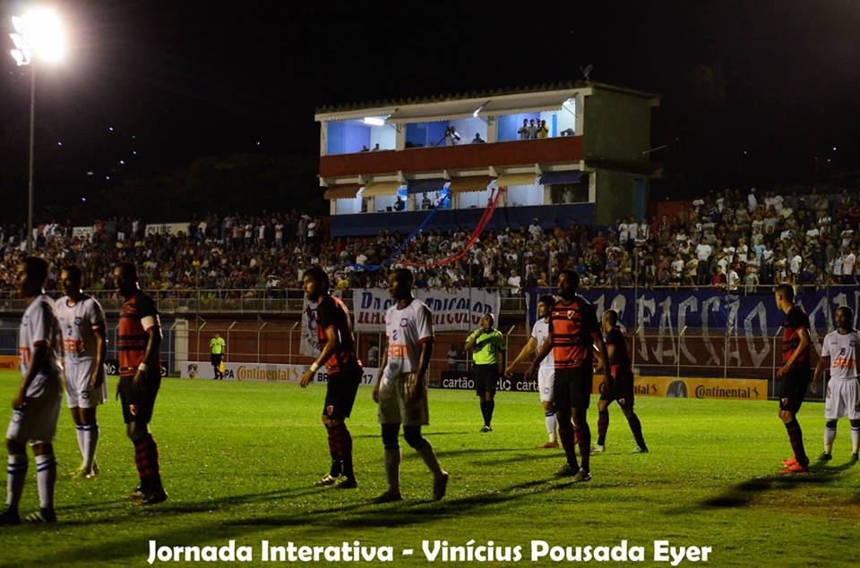 Torcida do Friburguense no primeiro jogo da temporada contra o Oeste (Foto: Vinicius Pousada)