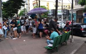 Movimentação de colecionadores foi intensa no ferido da Semana Santa (Foto: Rafael Seabra)