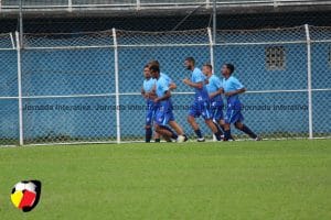 jogadores correndo