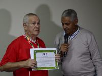 Com poucas palavras Clovis Freitas expressou seu amor pela história do clube e se emocionou ao relembrar um passado de glorias do futebol friburguense (Foto: Vinicius Pousada)